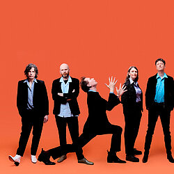 Pressebild01_FRANZ_FERDINAND__c_Fiona_Torre.jpg