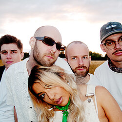 Gemeinsam_weinen_Tour-Foto_Credit_Lou_G._Herzog_@thekidvelour.jpg