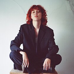 Gross__Pressefoto_MIRA_LU_KOVACS_Inay_Aydogan_01_.jpeg