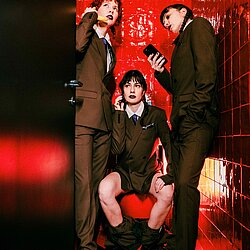 Photo_2_My_Ugly_Clementine_Credit_Mala_Kolumna.jpg
