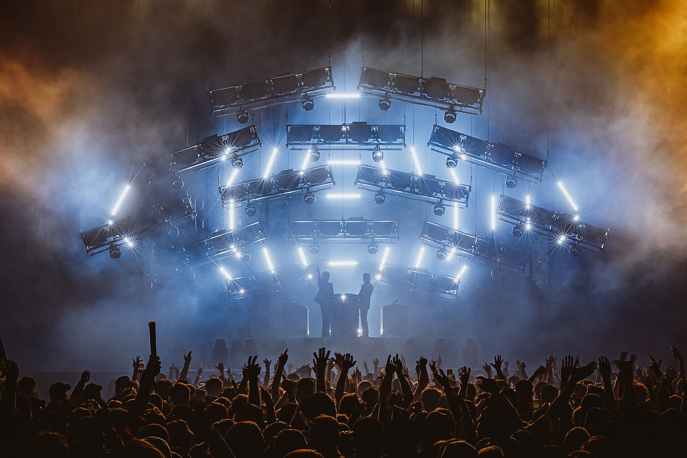 JUSTICE, PARCELS and PAULWETZ are coming to Linz...