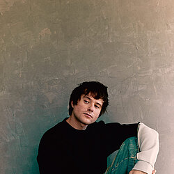 Alec_Benjamin_12Notes_04_GreyWall_230926_0670.jpg