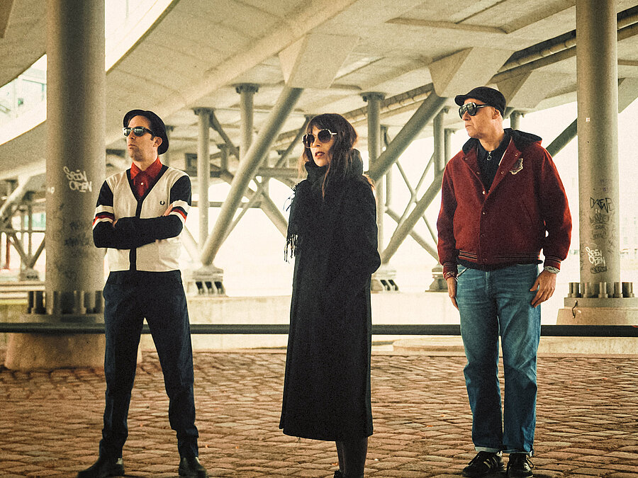 ACHT EIMER HÜHNERHERZEN