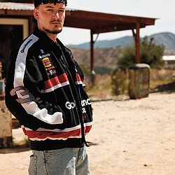 Pressepic_MONTEZ_2027__c__kesterday_Kristof_Kester_Puller_02_Kopie.jpg