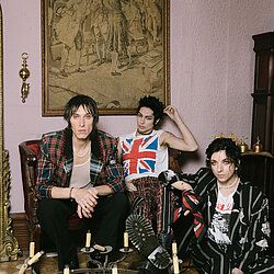 Palaye_Royale_Press_Photo_MAIN_-_ApprovedPressShot_Credits_Paris_Mumpower.jpg