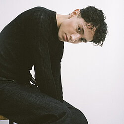 Pressshot_KYLE_ALESSANDRO_2026__c__tba_00002_Kopie.jpg